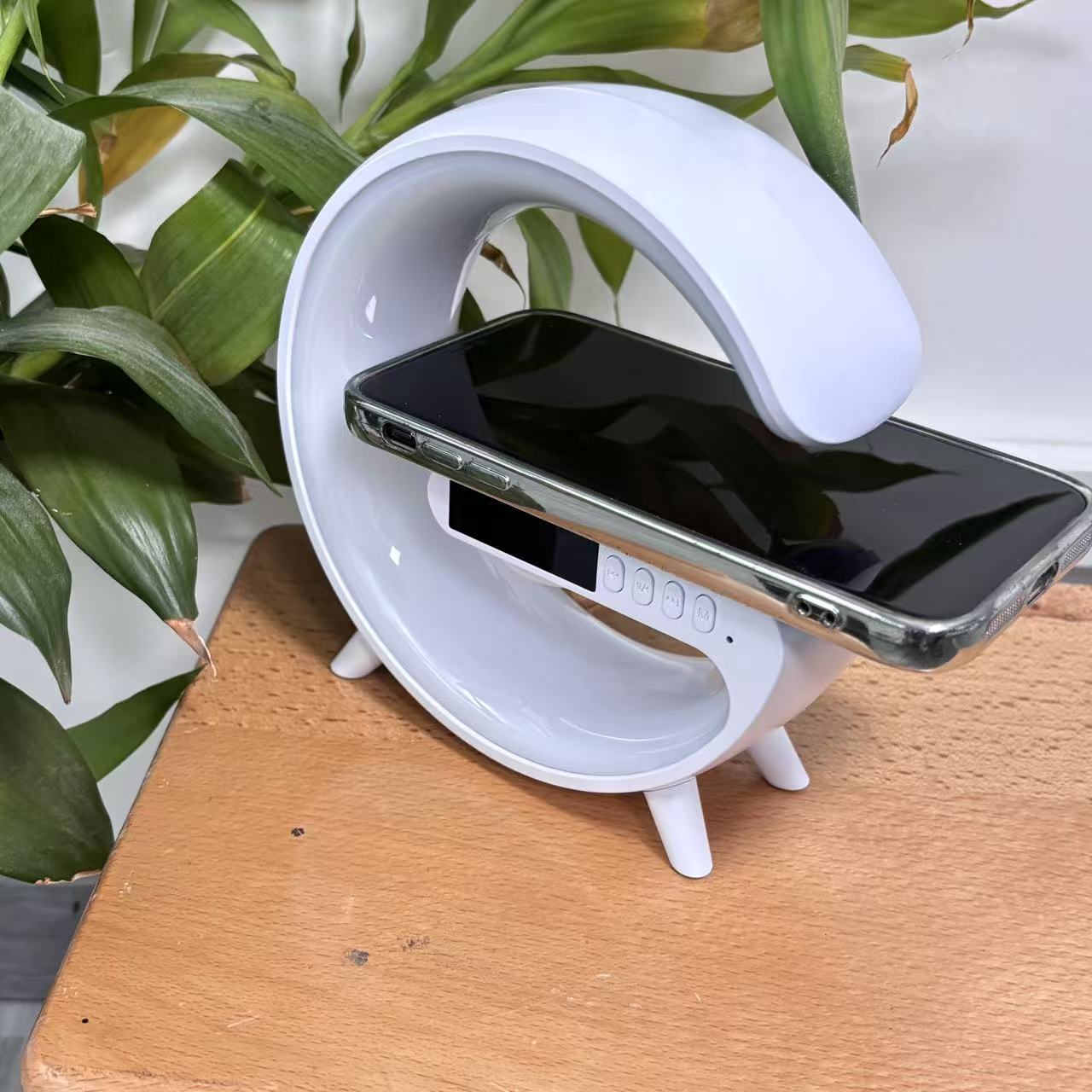 شاحن لاسلكي سريع متعدد الوظائف Mini G Light مع حامل ومكبر صوت محمول بجودة صوت Hi-Fi وضوء ليلي LED RGB وساعة منبه ومحطة شحن لاسلكي للهاتف المحمول لأجهزة iPhone 16 15 14 13 12 11 Pro Max وAirPods لأجهزة for Samsung Galaxy S25 S24 S23 وXiaomi، قاعدة متعددة الوظائف، إكسسوار أنيق، أداة حديثة، صوت عالي الجودة، شحن موثوق، قاعدة للأجهزة الذكية، لعمال المكاتب وعشاق التكنولوجيا - الصورة 7