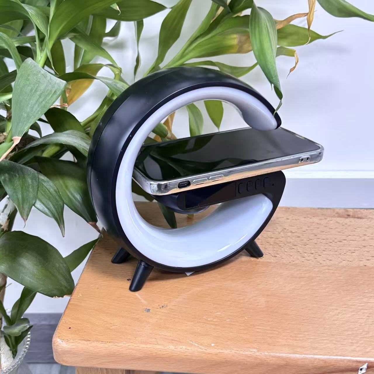 شاحن لاسلكي سريع متعدد الوظائف Mini G Light مع حامل ومكبر صوت محمول بجودة صوت Hi-Fi وضوء ليلي LED RGB وساعة منبه ومحطة شحن لاسلكي للهاتف المحمول لأجهزة iPhone 16 15 14 13 12 11 Pro Max وAirPods لأجهزة for Samsung Galaxy S25 S24 S23 وXiaomi، قاعدة متعددة الوظائف، إكسسوار أنيق، أداة حديثة، صوت عالي الجودة، شحن موثوق، قاعدة للأجهزة الذكية، لعمال المكاتب وعشاق التكنولوجيا - الصورة 6